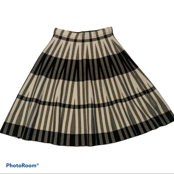 Sioni black and white beautiful Skirt - Picture 6 of 7
